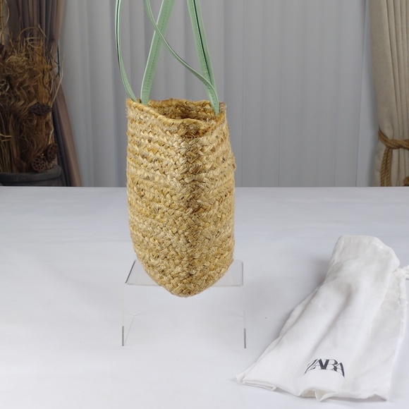 Zara Straw Tote Handbag. - Picture 6 of 13